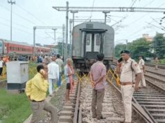 आरा में रविवार सुबह करीब 4 बजे 15483 अलीपुरद्वार जंक्शन-दिल्ली महानंदा एक्सप्रेस डिरेल हो गई