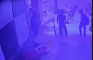 गुजरात के भावनगर में अपनी लिव-इन पार्टनर की हत्या के आरोपी फैजल की पुलिस ने सरेआम पिटाई कर दी