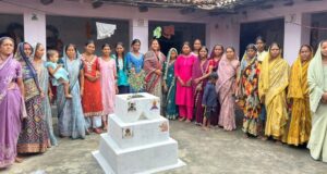 मंत्री श्रीमती लक्ष्मी राजवाड़े पहुंचीं ग्राम कुंजनगर, महिलाओं से किया आत्मीय संवाद