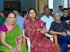 वृद्धजनों के साथ मंत्री श्रीमती लक्ष्मी राजवाड़े ने सुनी ‘मन की बात’