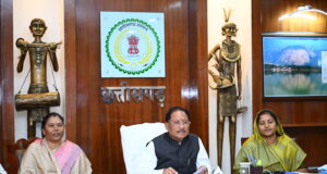 मुख्यमंत्री विष्णु देव साय ने पूर्व केंद्रीय मंत्री स्वर्गीय लरंग साय की प्रतिमा का किया वर्चुअल अनावरण