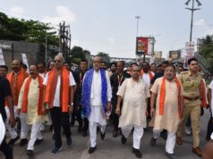 नशा मुक्त भारत के संकल्प के साथ राज्यपाल डेका ने की पदयात्रा