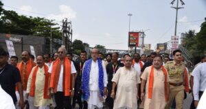 नशा मुक्त भारत के संकल्प के साथ राज्यपाल डेका ने की पदयात्रा