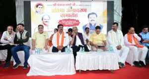 पत्रकार स्व. पंकज शर्मा की प्रतिमा का उप मुख्यमंत्री विजय शर्मा ने किया अनावरण, पत्रकारिता में योगदान को किया गया याद