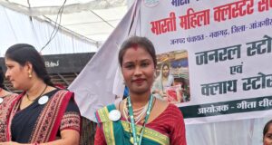 धान के पैरे से धनेश्वरी ने गढ़ी आत्मनिर्भरता की नई पहचान, कला को बनाया कमाई का जरिया