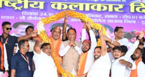 अंतर्राष्ट्रीय कलाकार दिवस पर बानबरद में आयोजित पंडवानी महासम्मेलन में शामिल हुए मुख्यमंत्री विष्णुदेव साय